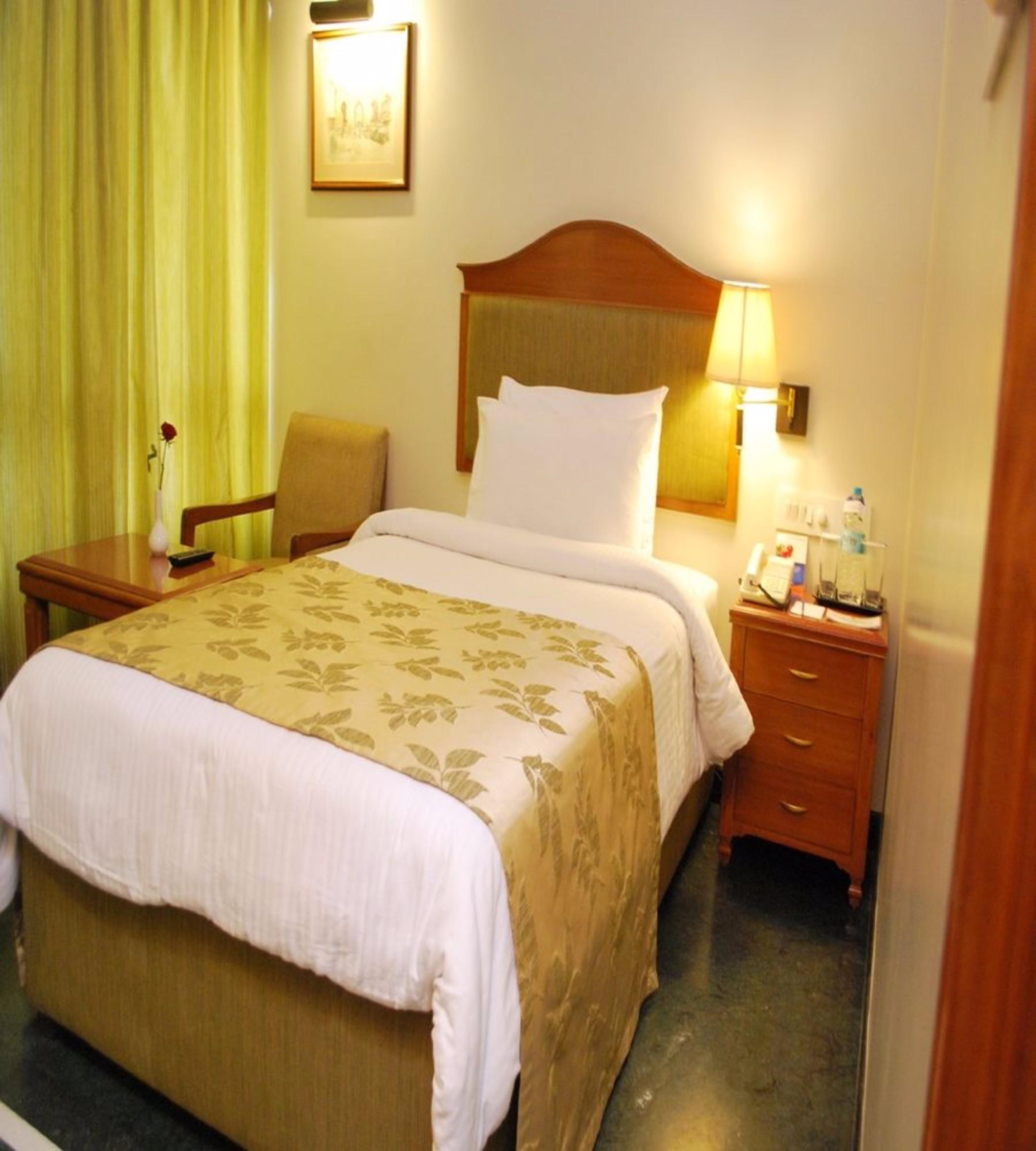 Sarovar Portico Rivera 4*