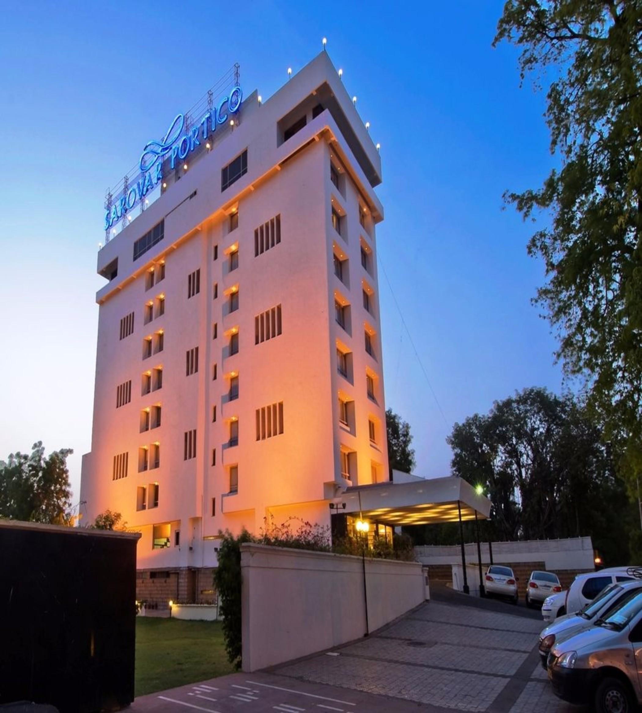 Sarovar Portico Rivera 4*