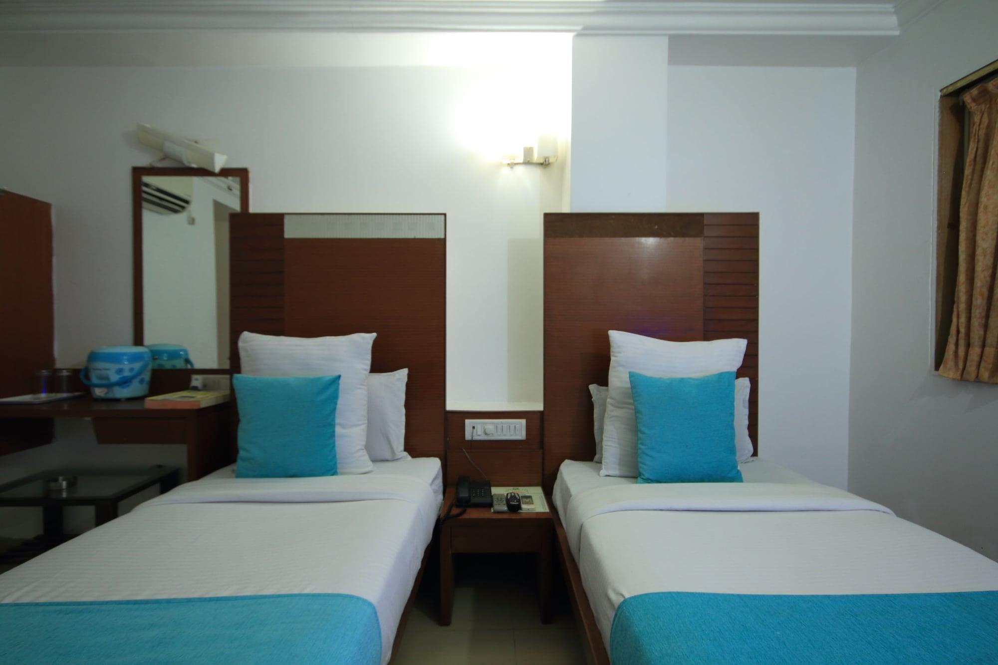 Fabhotel Kadamb 3*