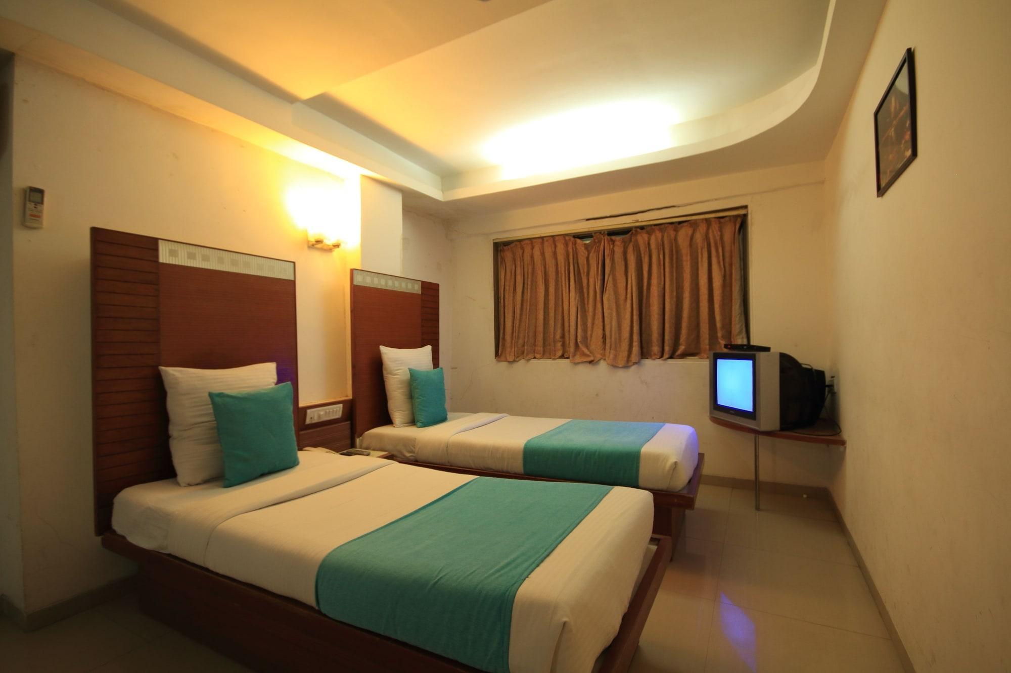 Hotel Fabhotel Kadamb Ahmedabad