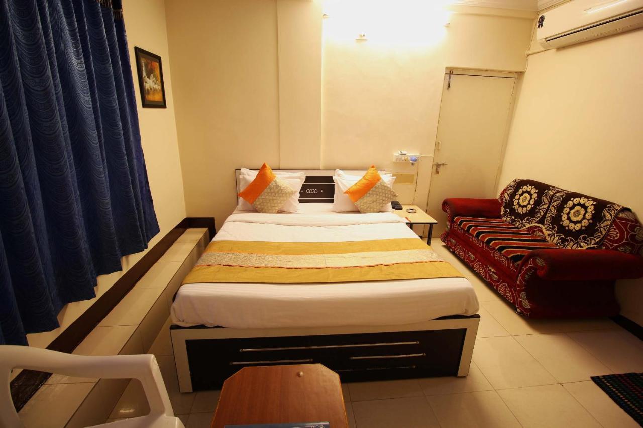 Oyo Blue Diamond Hotel