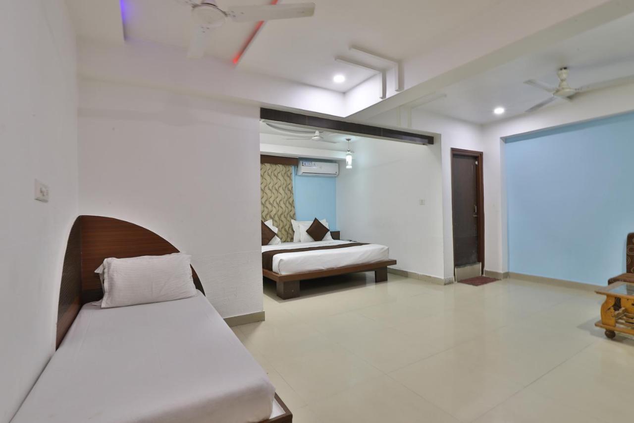 Mukund Palace 2*