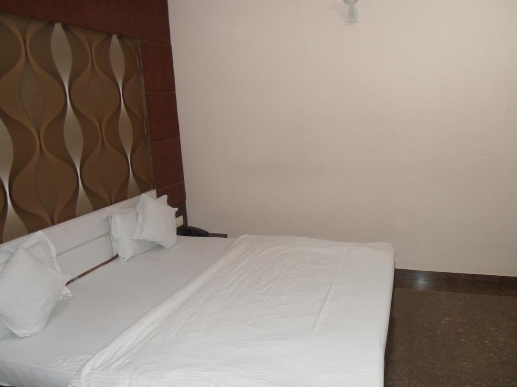 Silver Plaza Hotel 2*