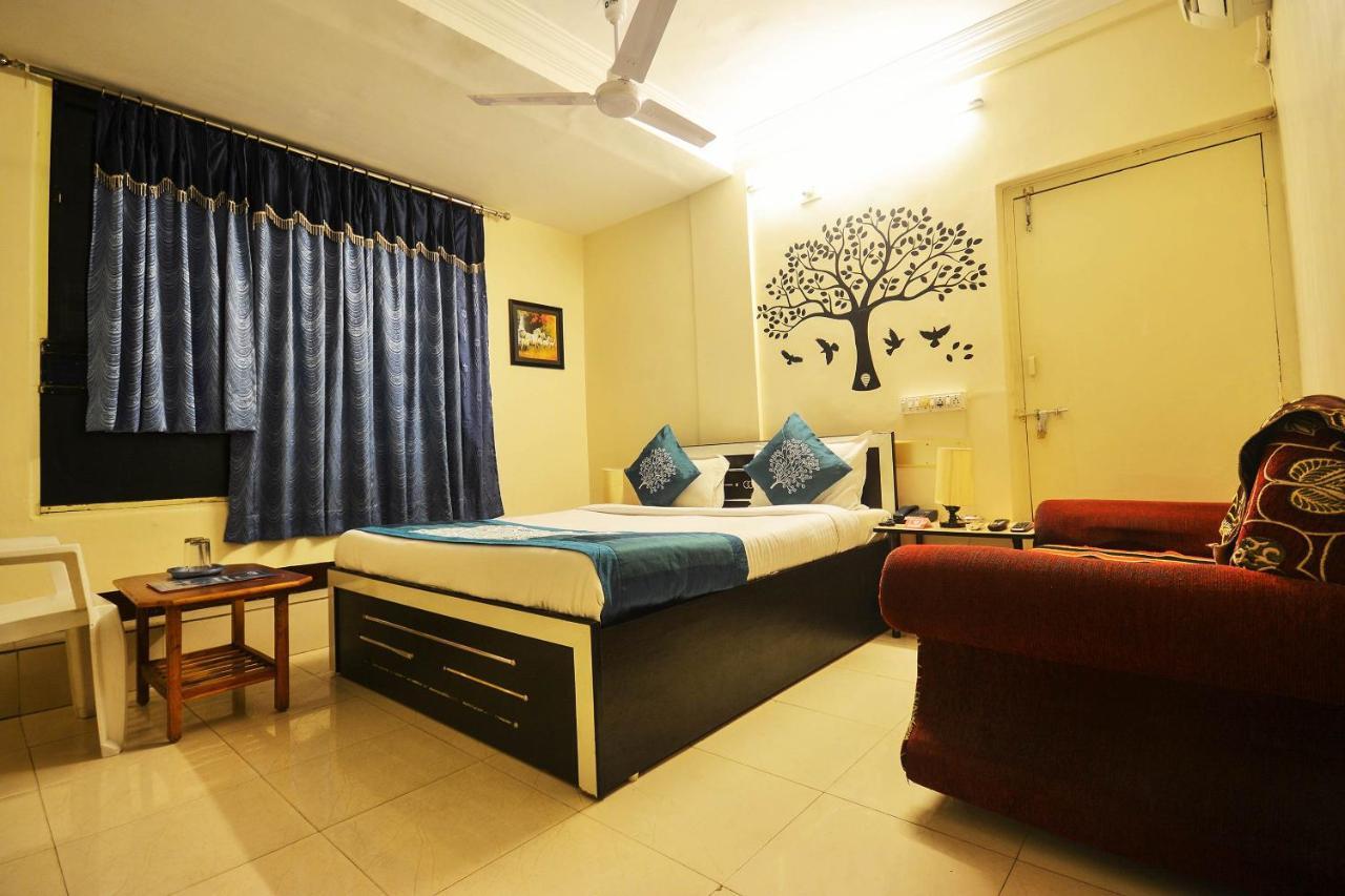 Oyo Blue Diamond Ahmedabad