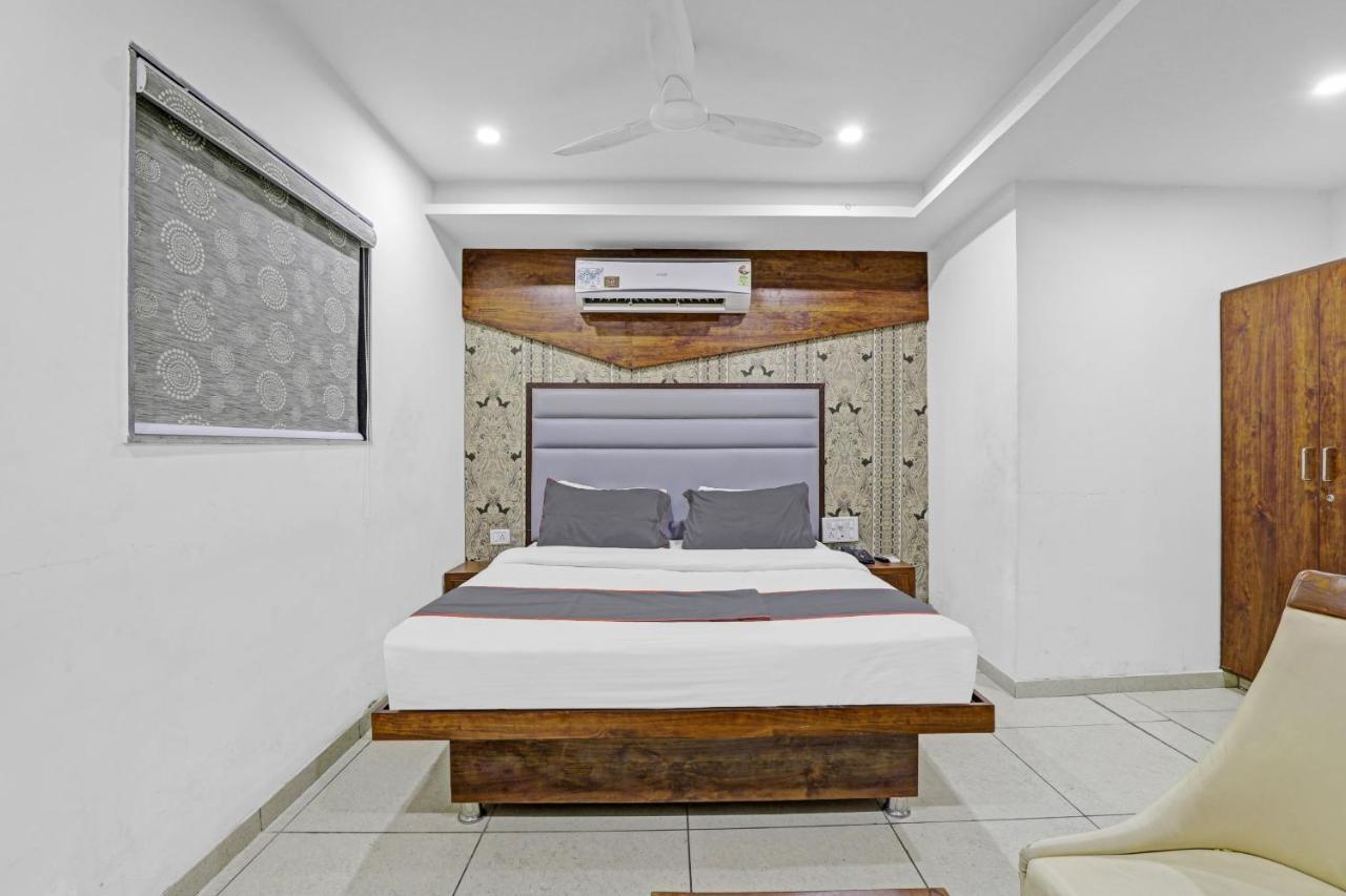 Hotel Capital O 89183 Royal King Ahmedabad