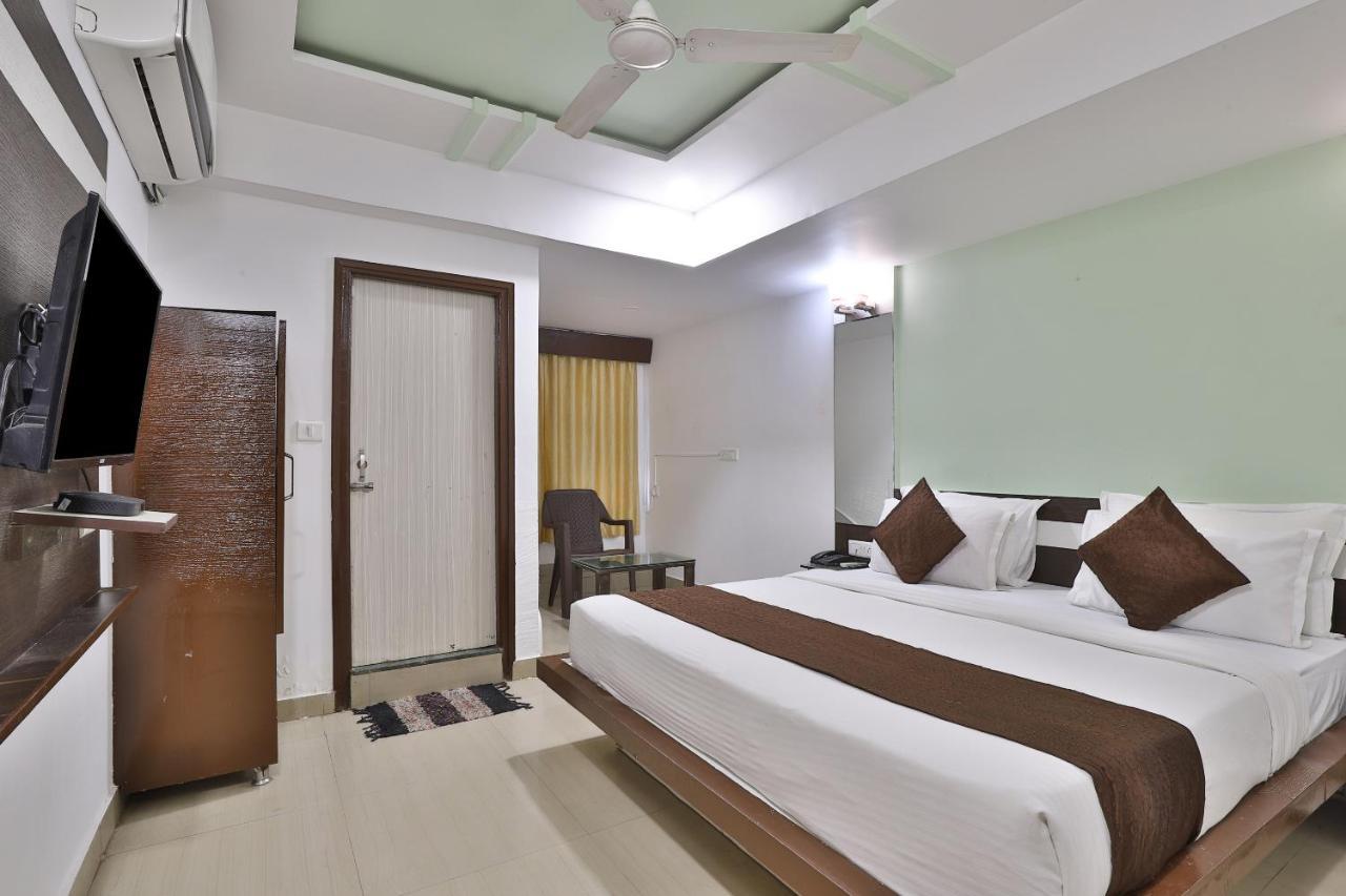 Relax Nr Pakwan Hotel