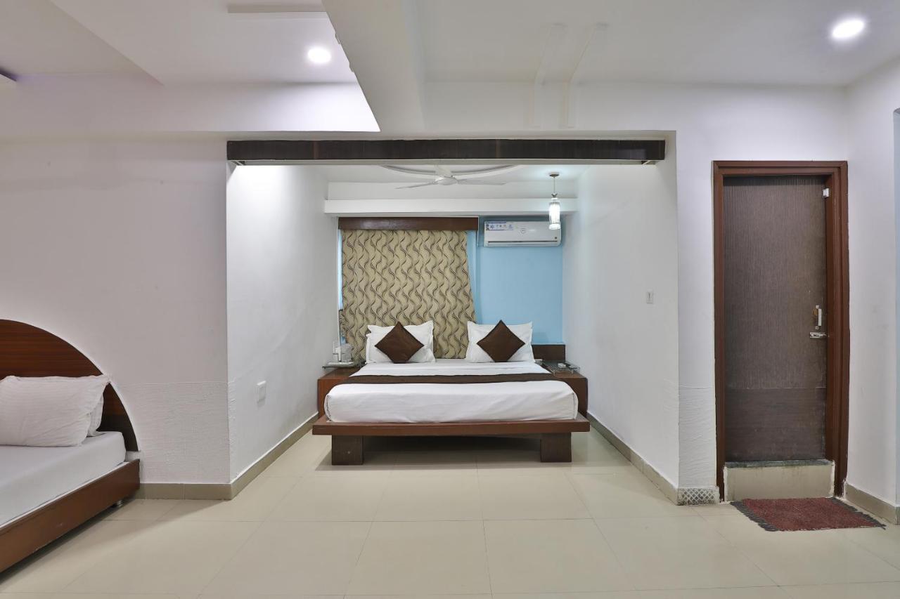 Relax Nr Pakwan Hotel Ahmedabad