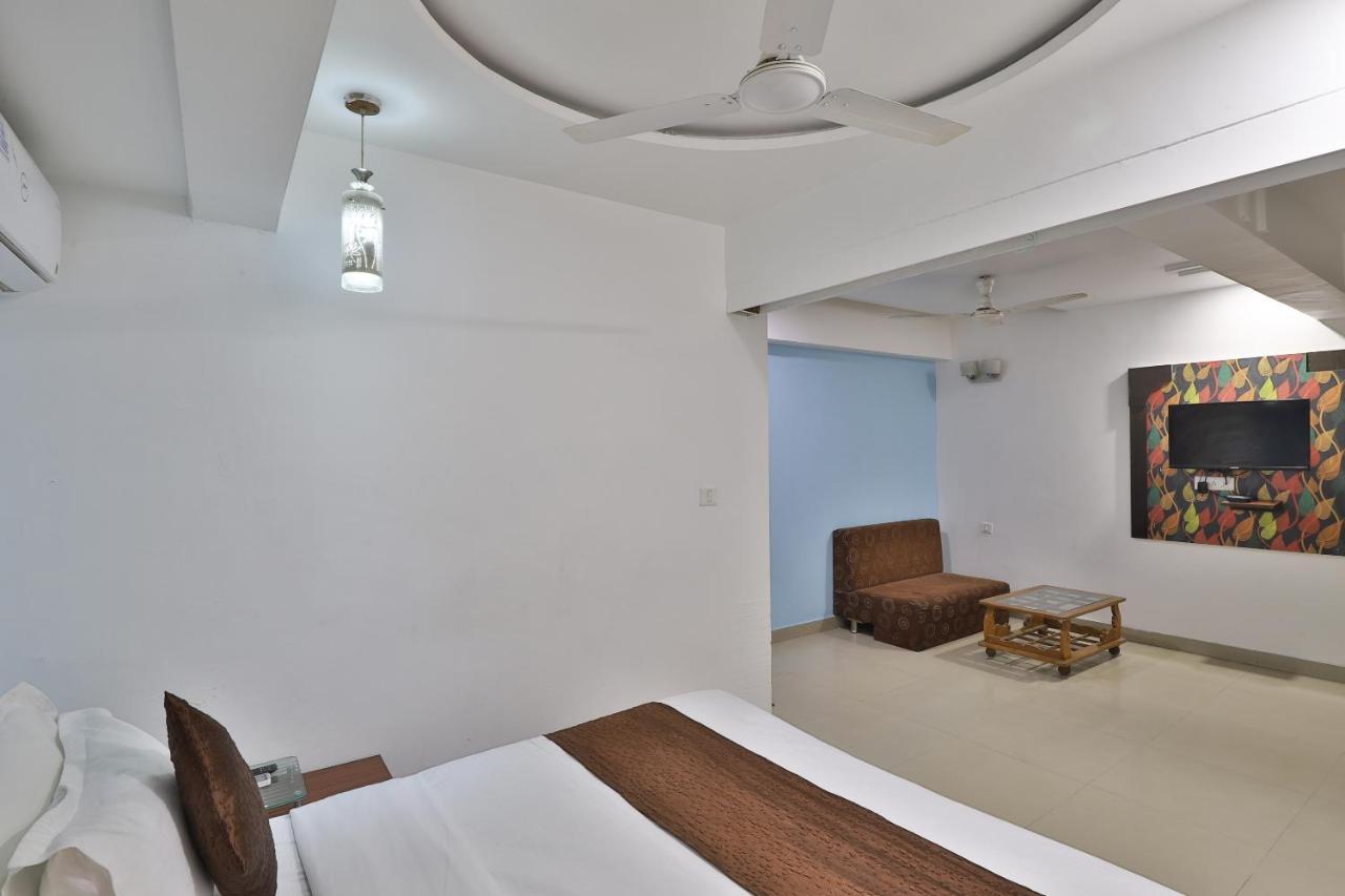 Hotel Relax Nr Pakwan Ahmedabad