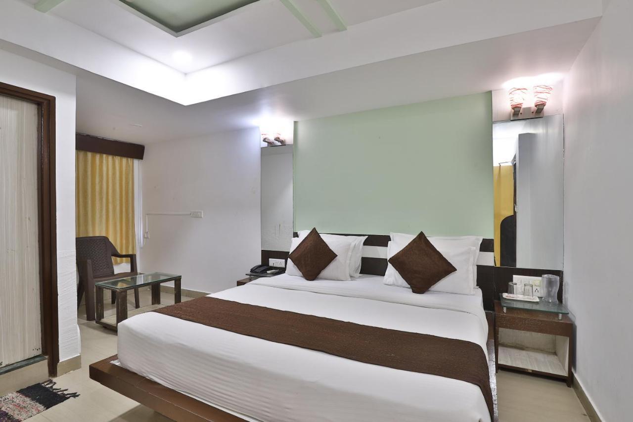 Relax Nr Pakwan Hotel Ahmedabad