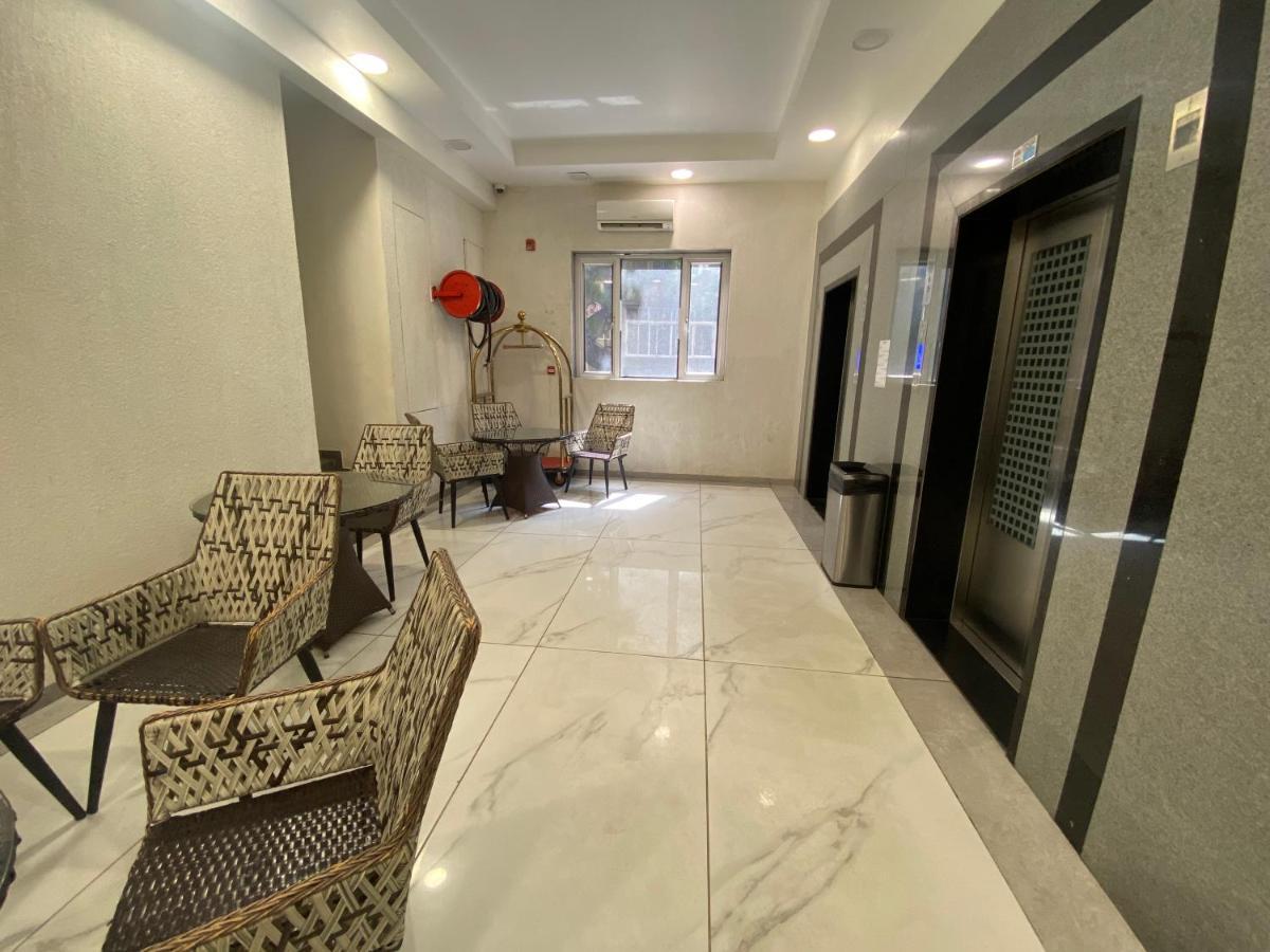 Hotel Apricot ,