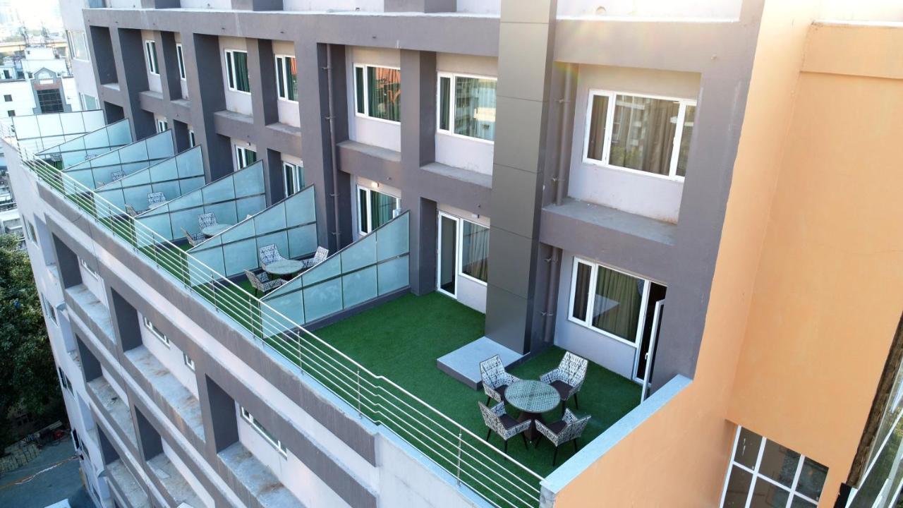Apricot , Hotel