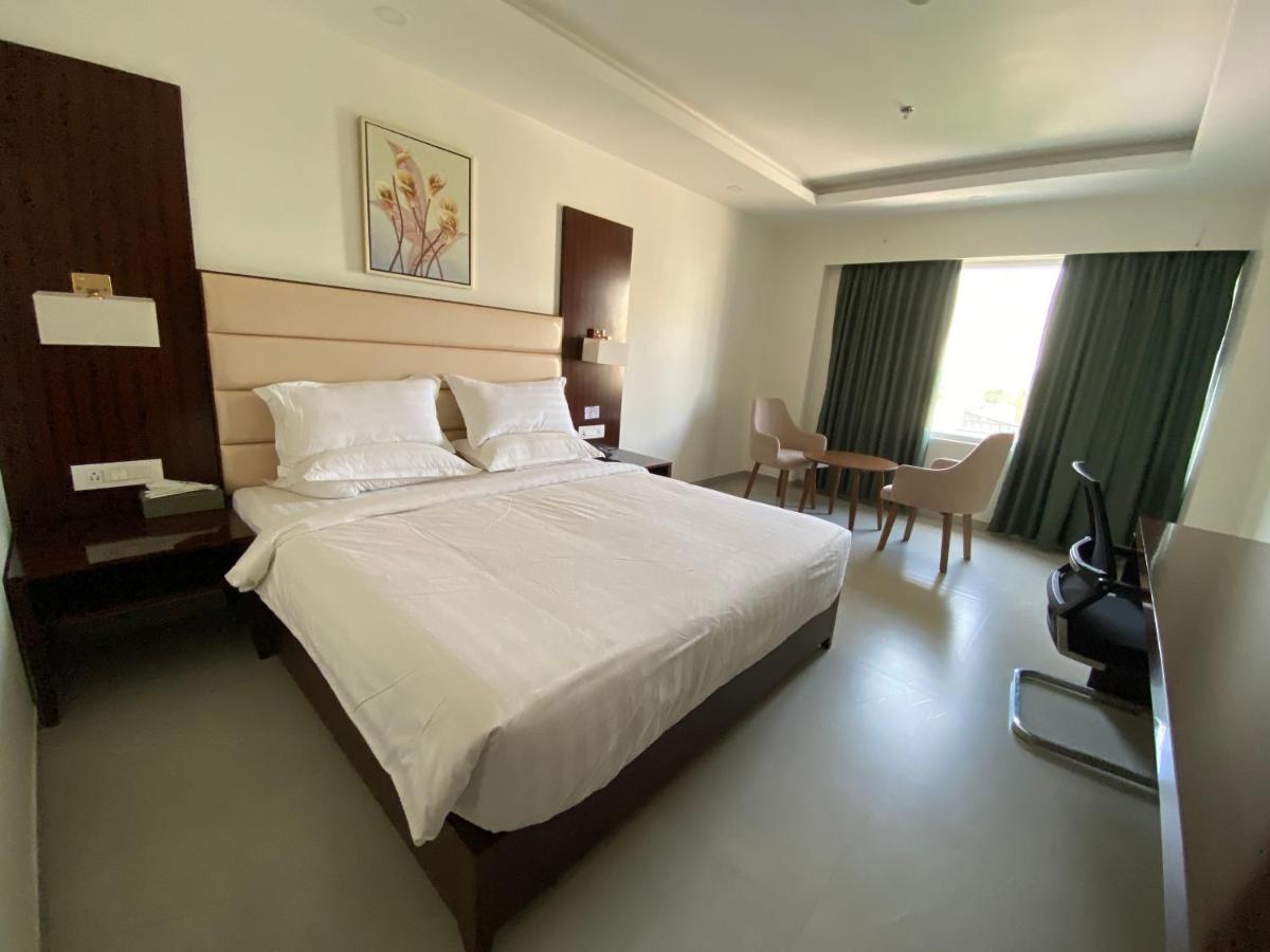 Apricot , 3*