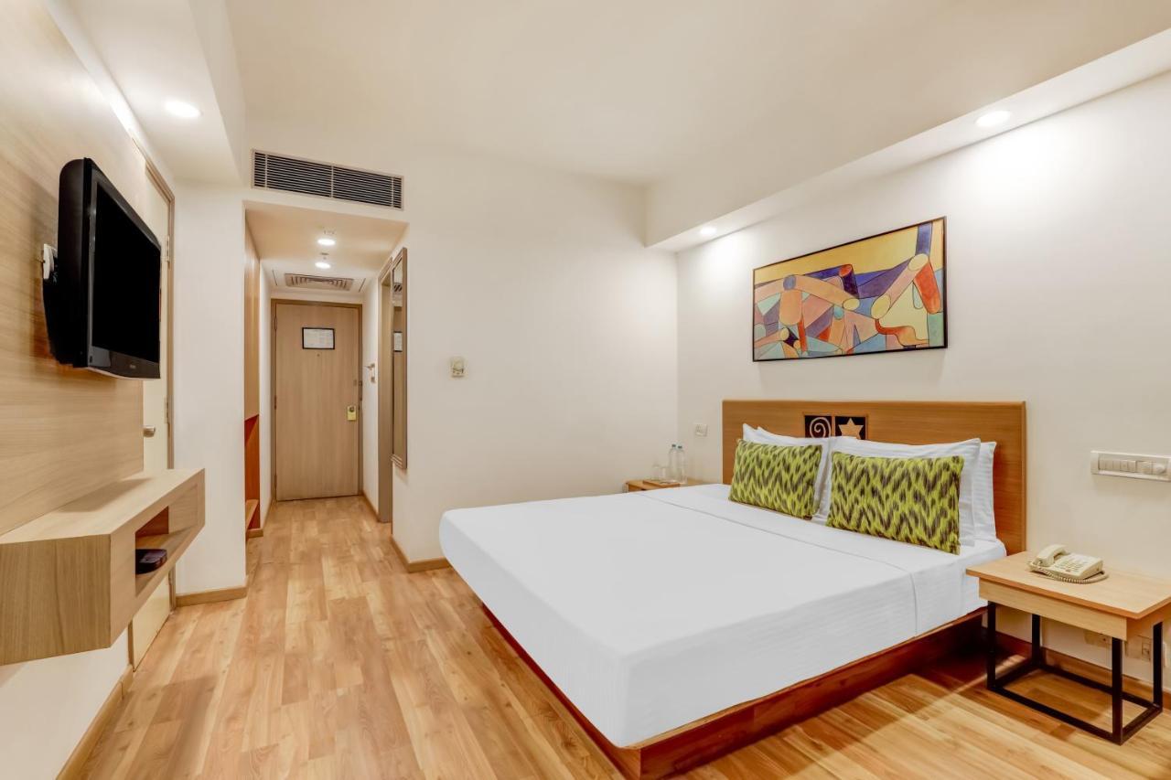 Lemon Tree Hotel, Hotel