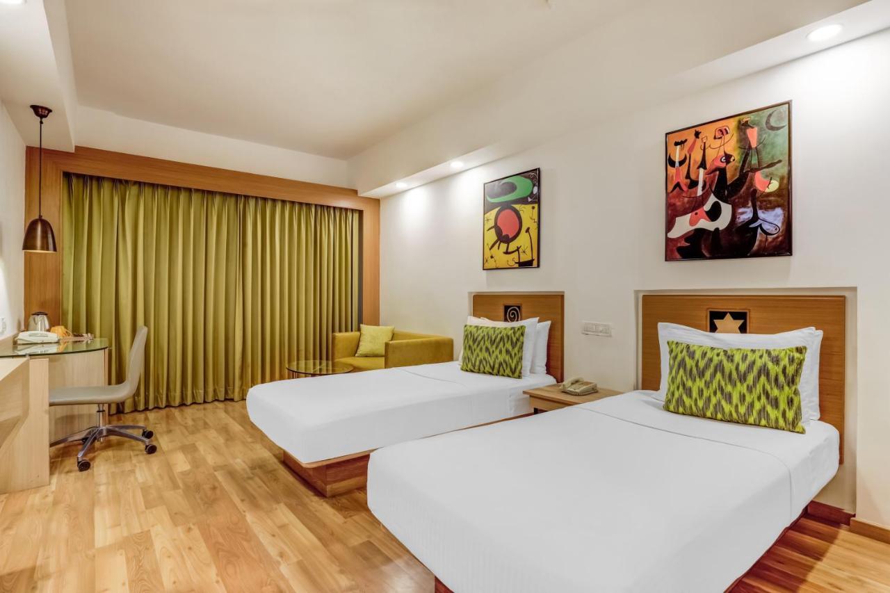 Lemon Tree Hotel, 4*