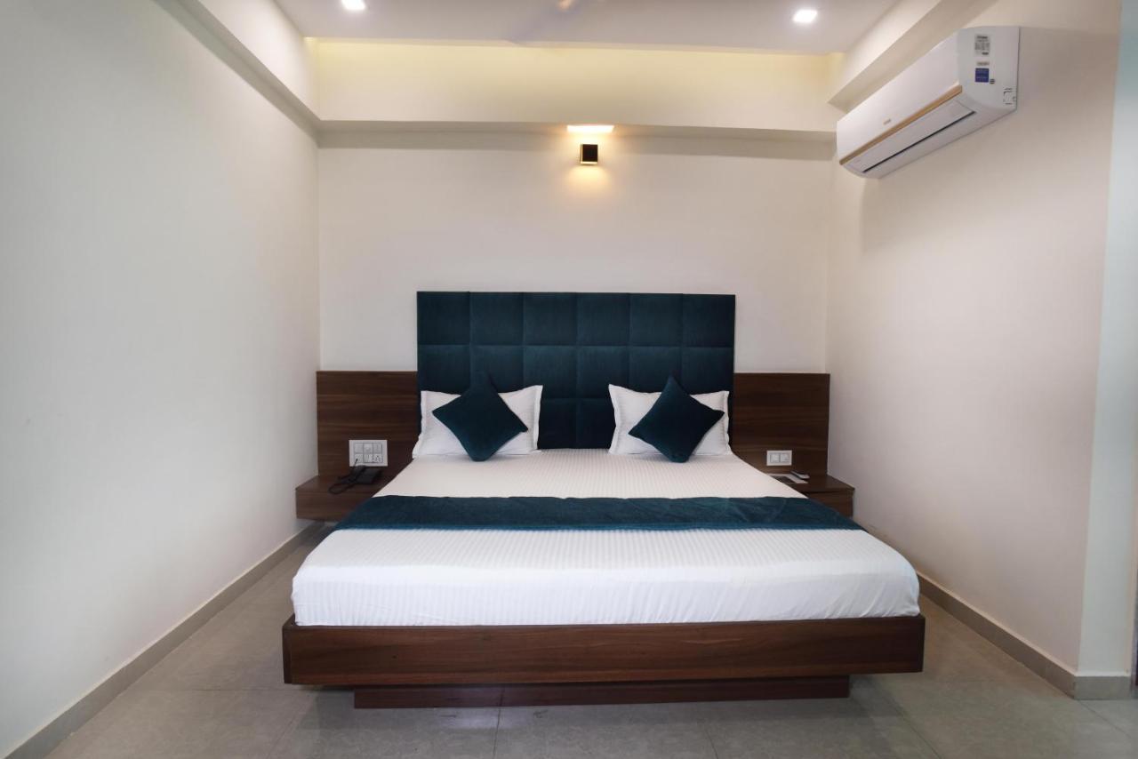 Luxura, Ahmedabad