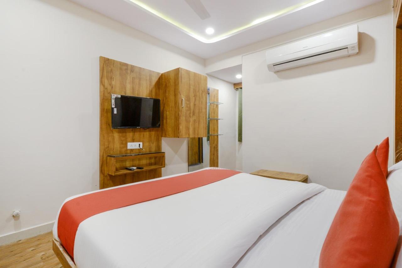 Super Oyo Safari Hotel