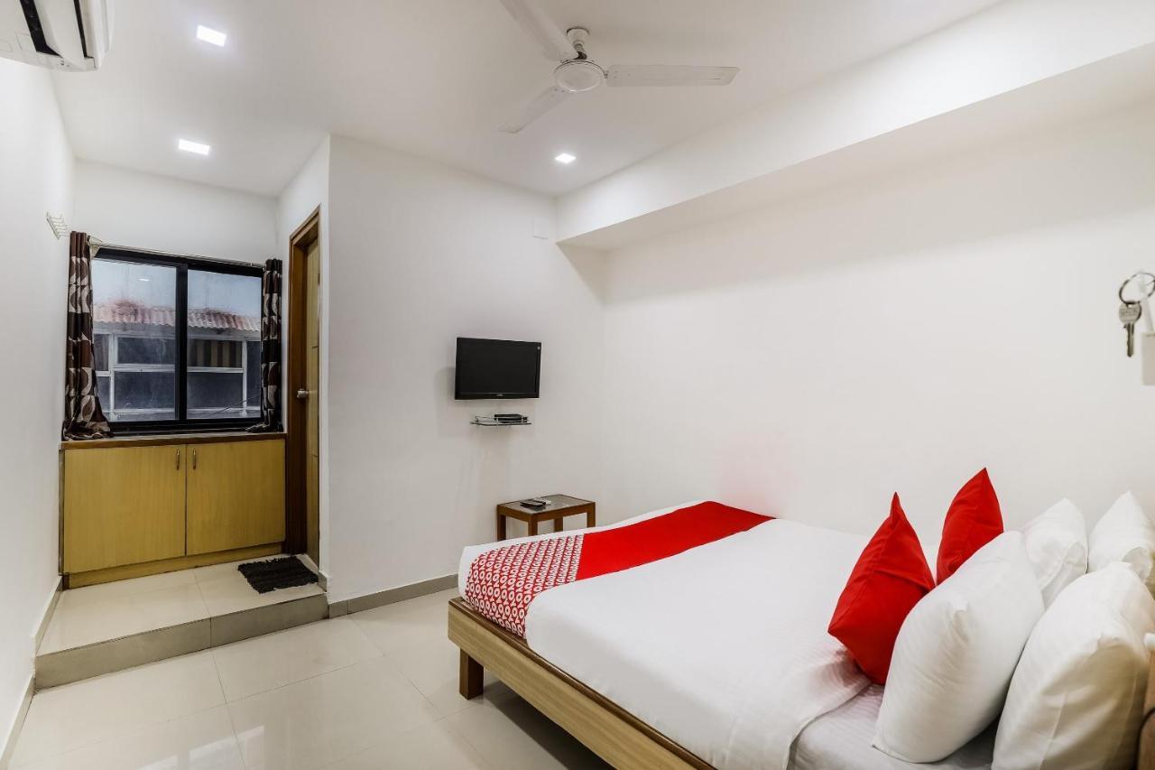 Hotel Oyo D Veeray