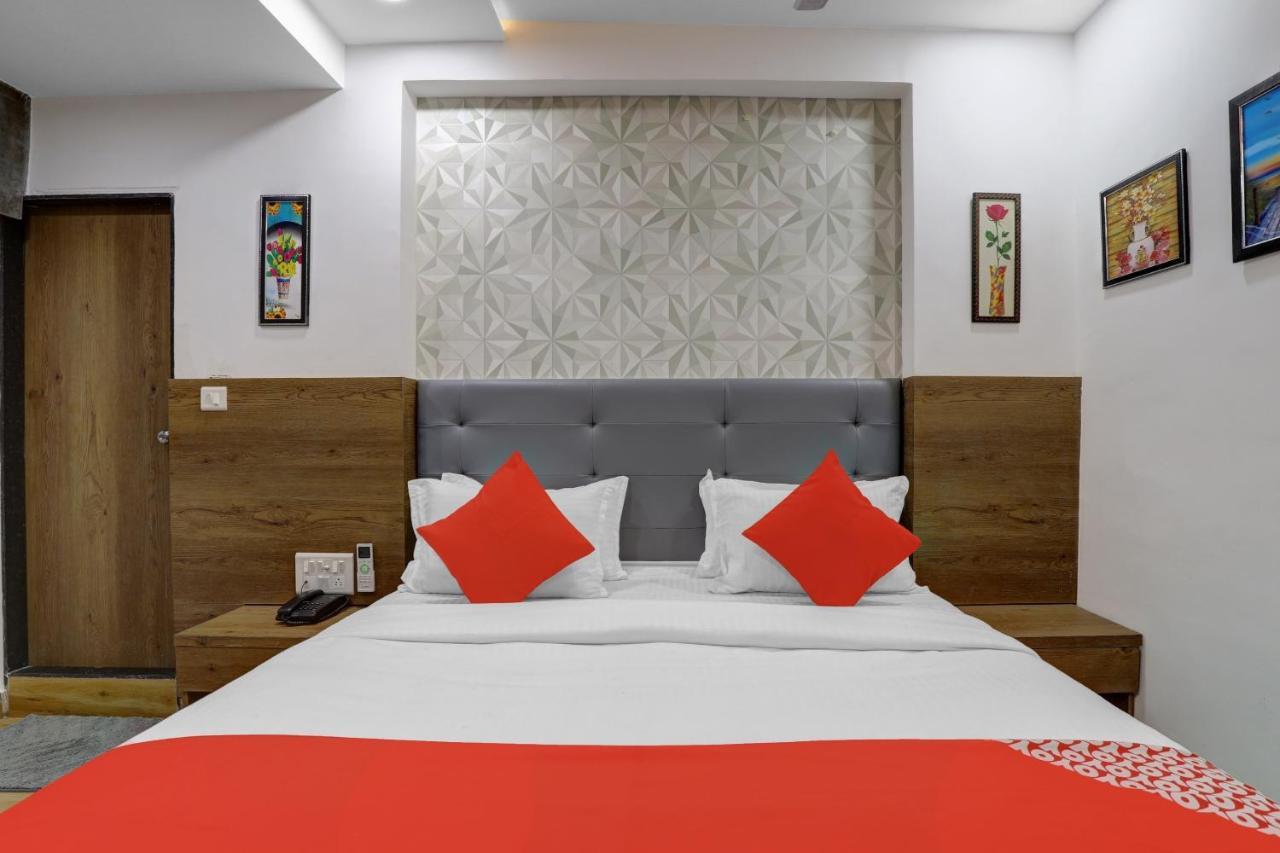 Hotel O R S Palace Ahmedabad