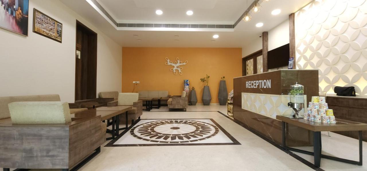 Apricot , Hotel