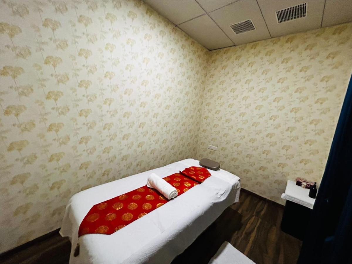 Hotel Apricot , Ahmedabad