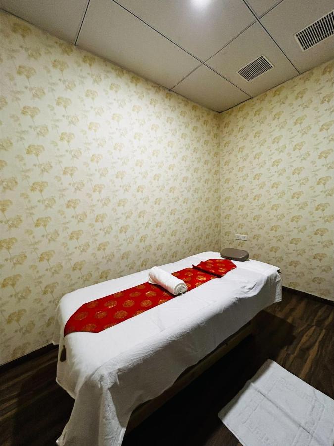 Hotel Apricot , Ahmedabad