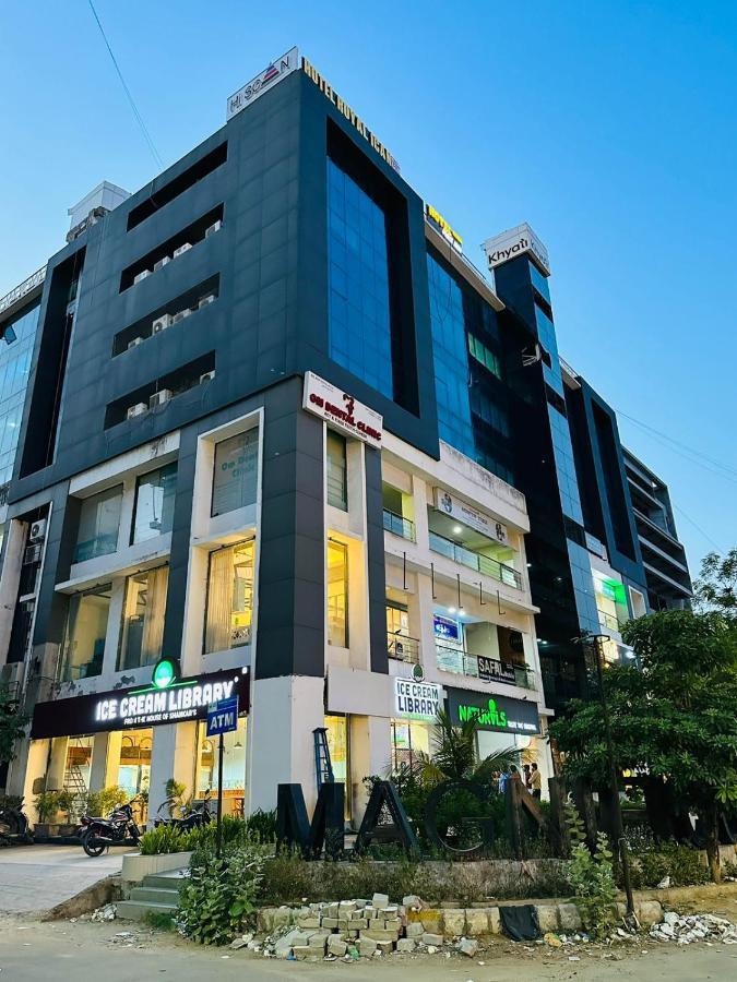 Royal Ican Sindhubhavan Road Hotel Ahmedabad