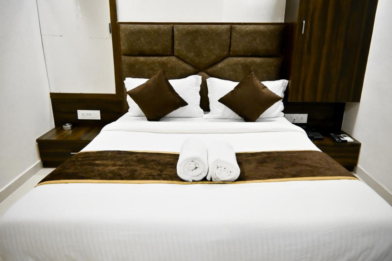 Hotel Royal Ican Sindhubhavan Road Ahmedabad