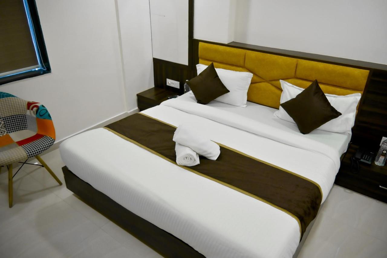 Hotel Royal Ican Sindhubhavan Road
