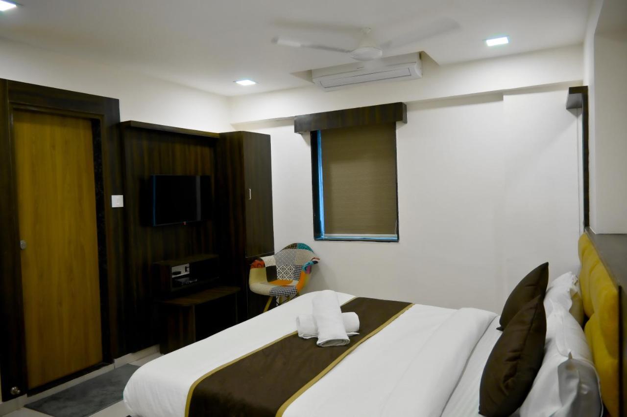 Royal Ican Sindhubhavan Road Hotel