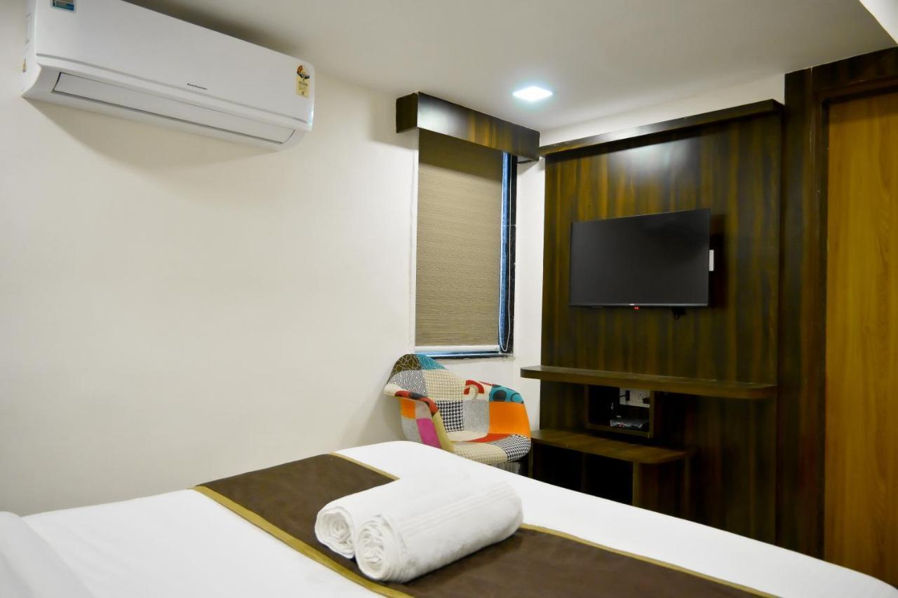 Royal Ican Sindhubhavan Road Hotel Ahmedabad