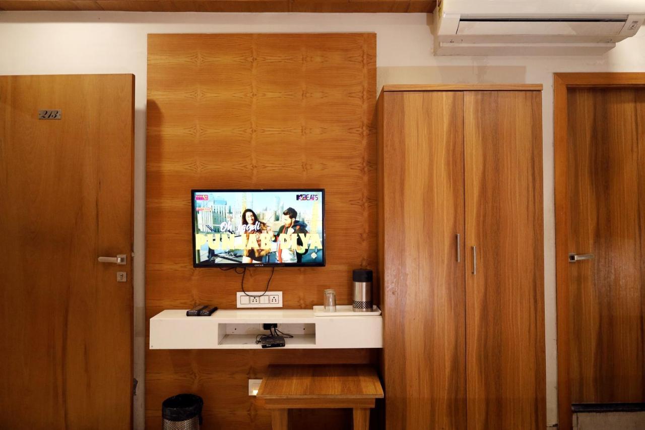 Madhav Hotel 2*