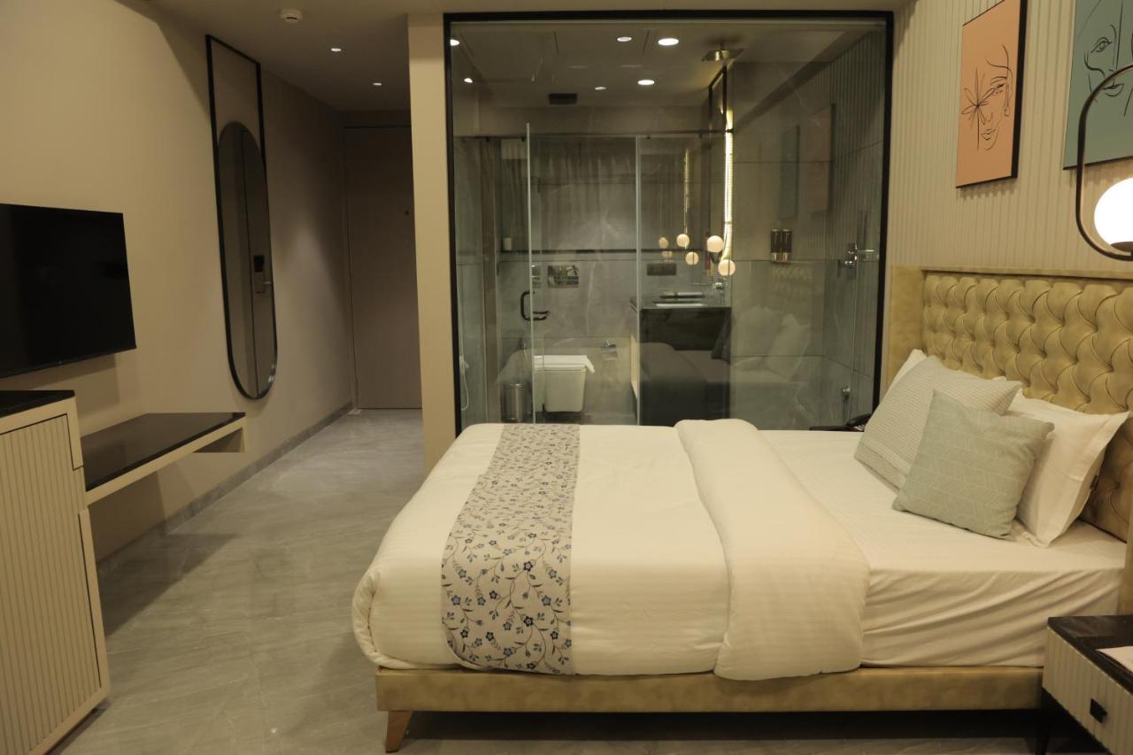 Apricot Motera Hotel 3*