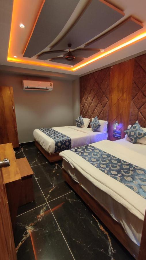 Hotel Prime Land *
