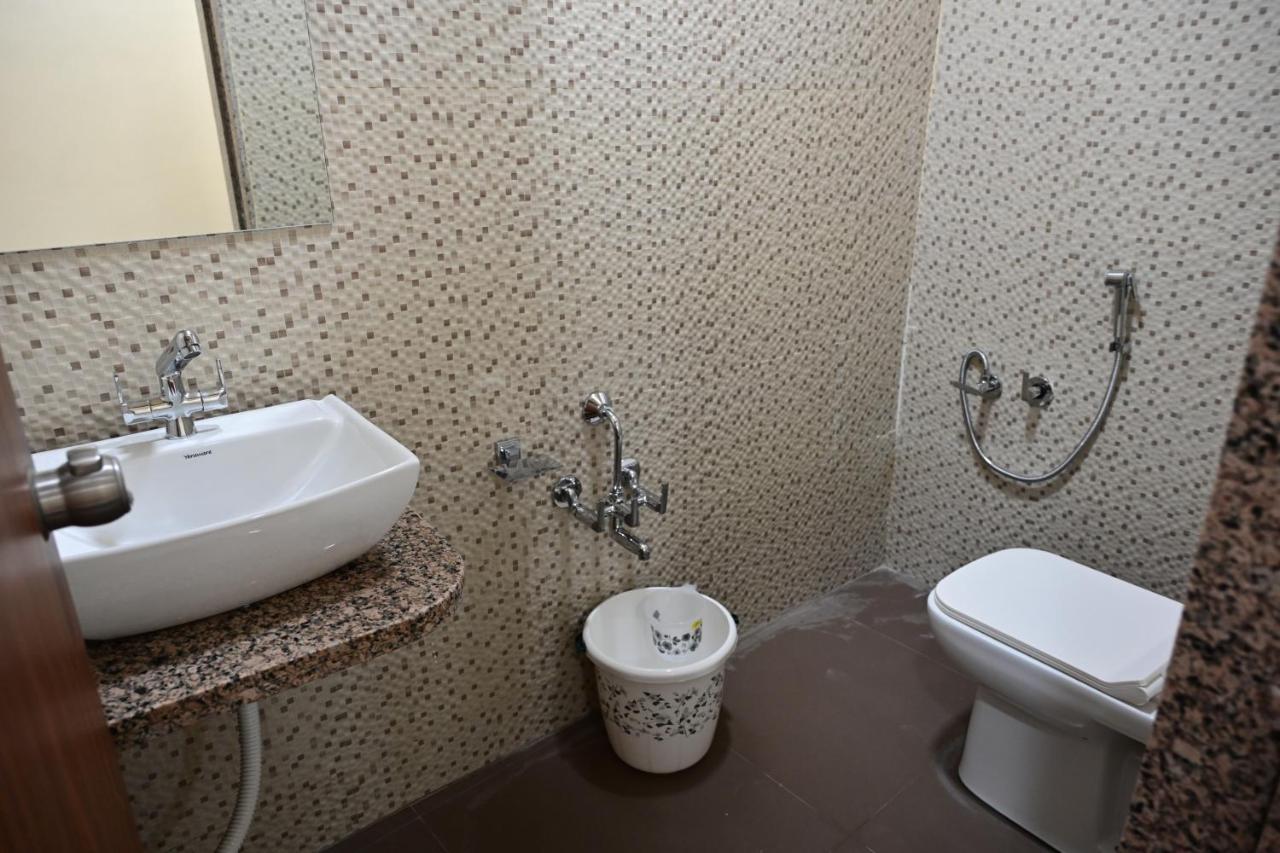New Happy Hotel Ahmedabad