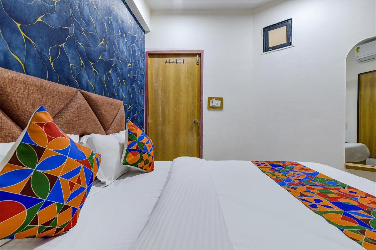 Hotel Fabhotel Tree Ahmedabad