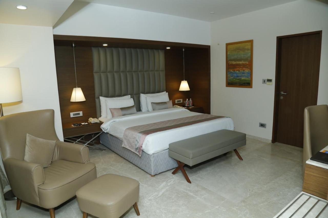 Hotel Sarovar Portico Rivera