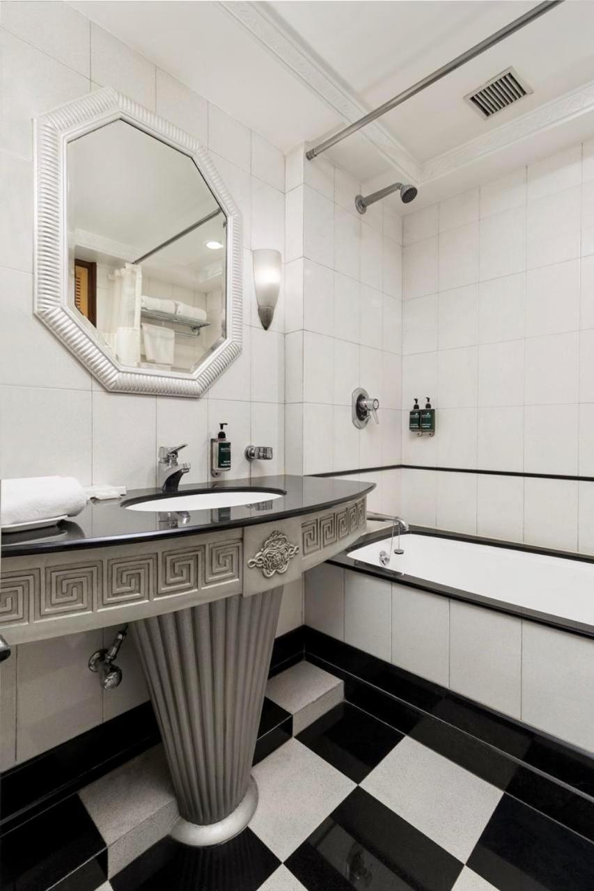Sarovar Portico Kalupur Hotel 3*