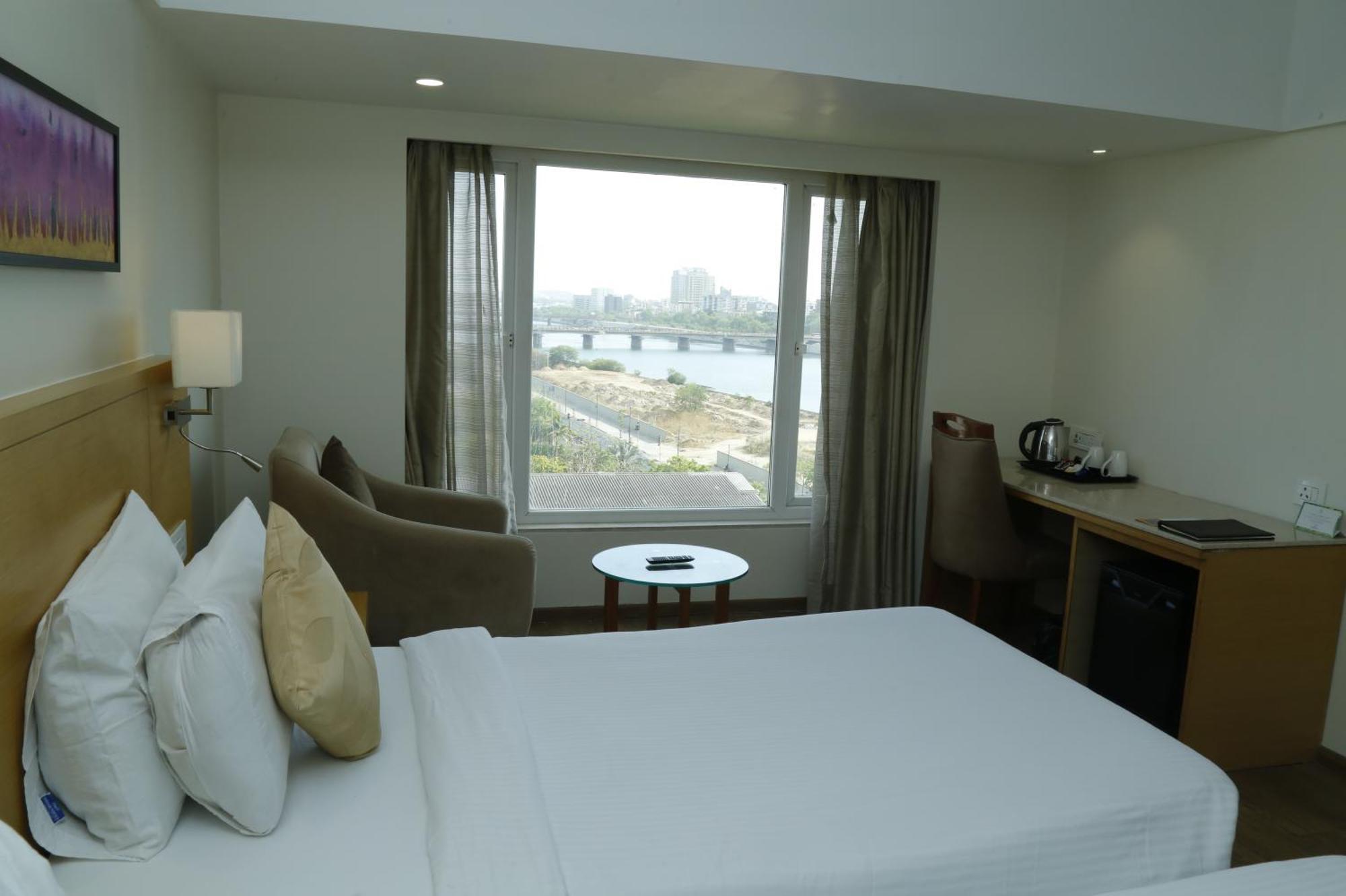 Hotel Sarovar Portico Rivera