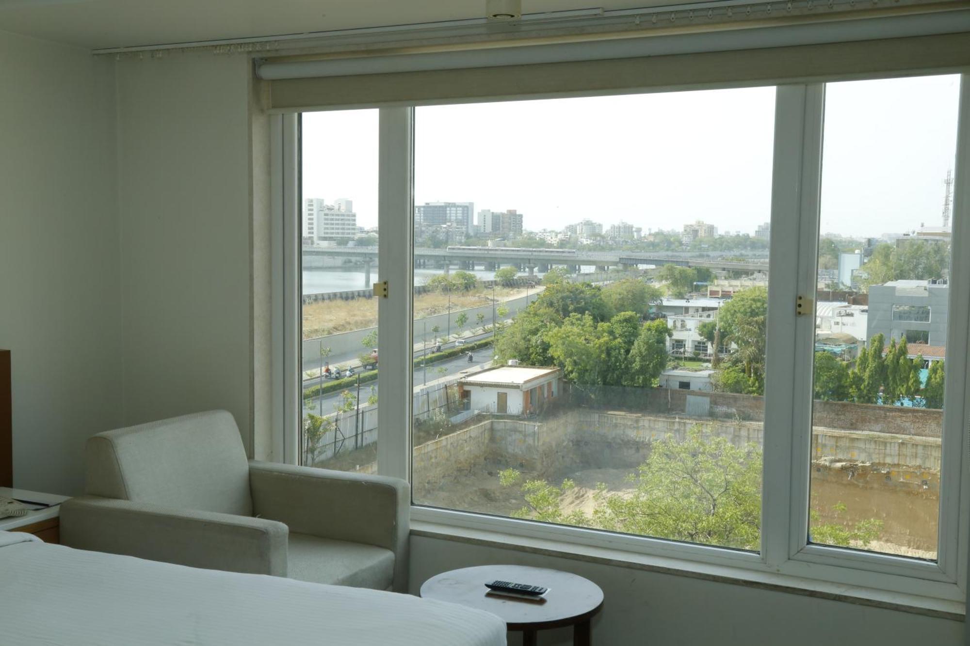 Hotel Sarovar Portico Rivera 4*