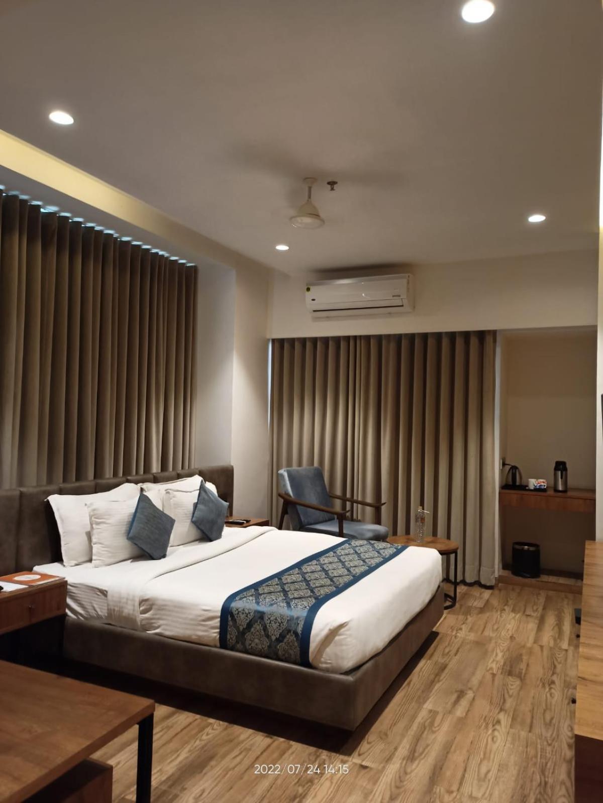 Hotel Pinnacle Grand