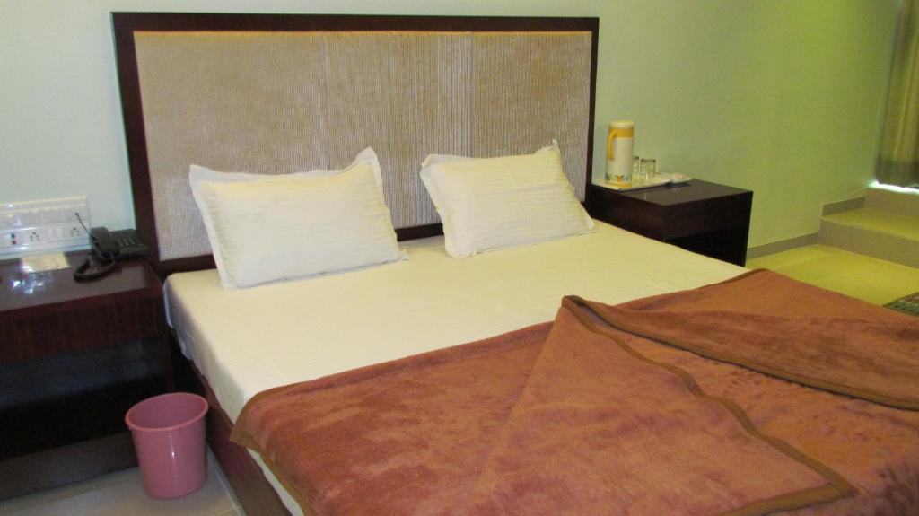 Hotel Hill Park Ahmedabad