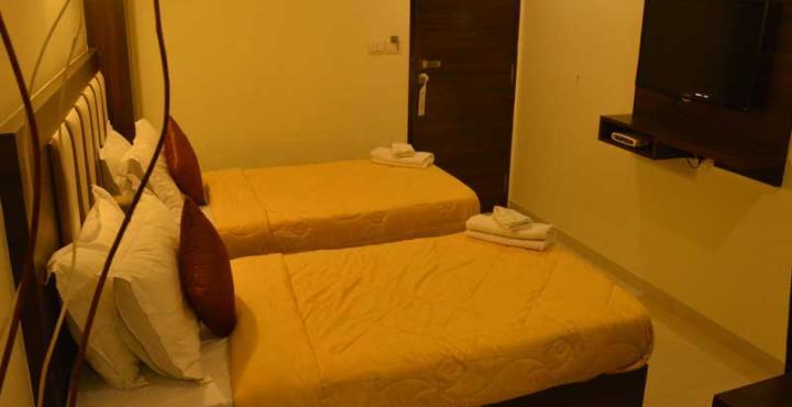 Ashish Hotel