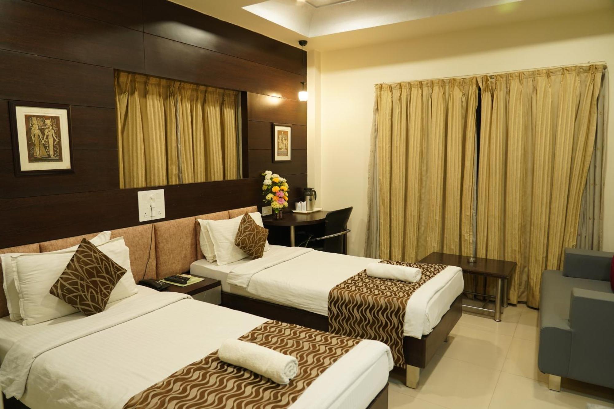 Hotel Marshall The Grand Ahmedabad