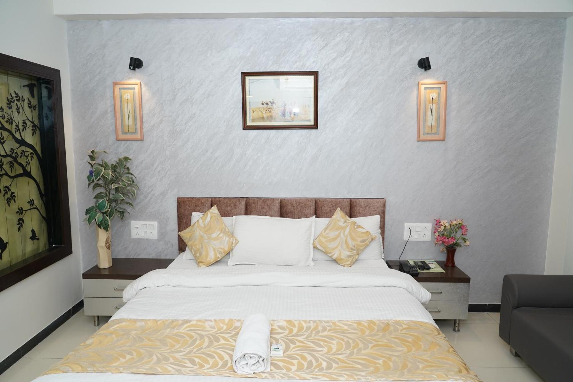 Hotel Marshall The Grand Ahmedabad
