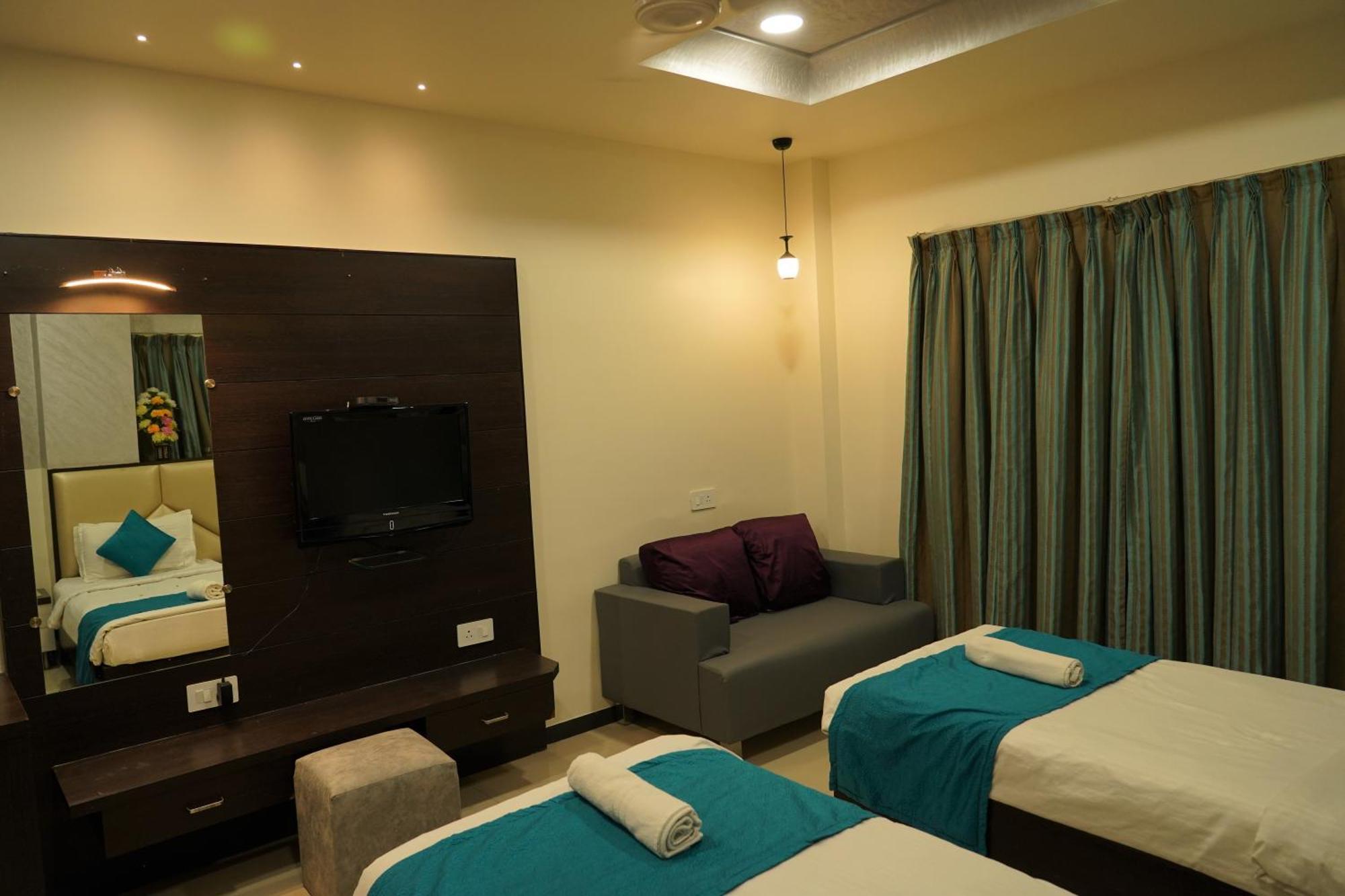 Hotel Marshall The Grand Ahmedabad