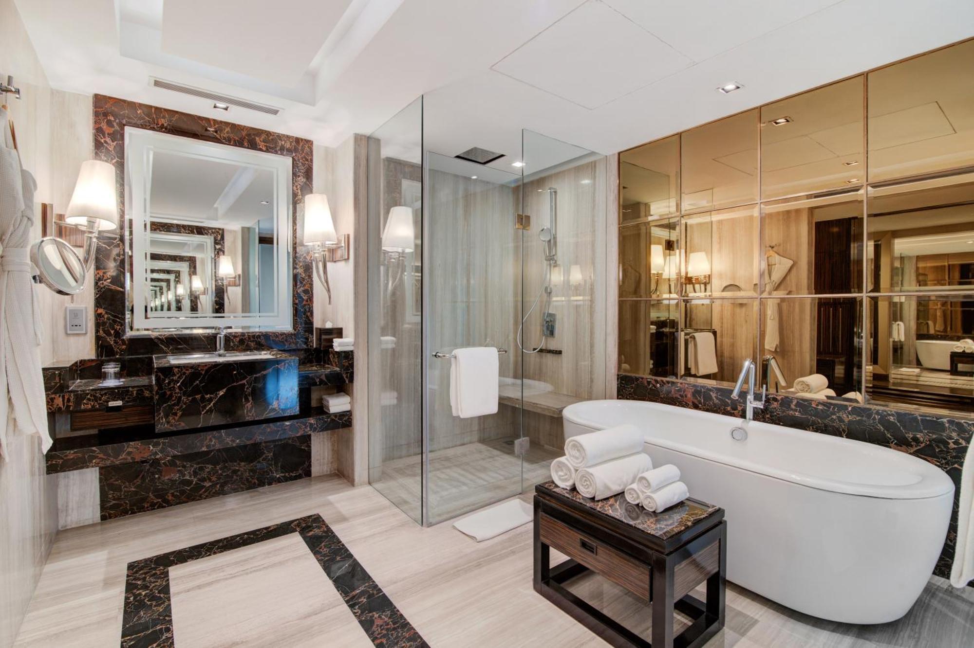 Hyatt Hotel 5*