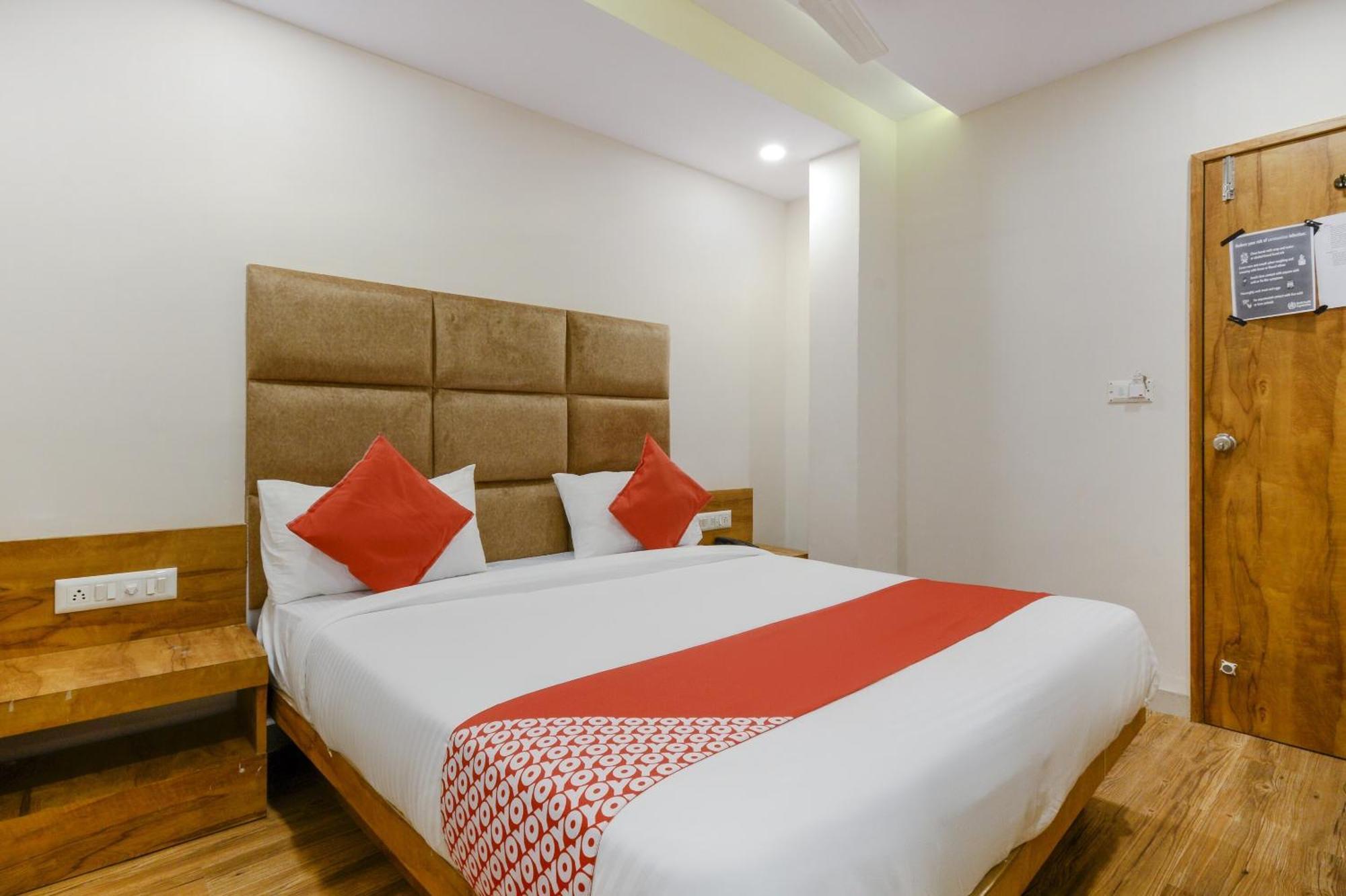 Super Oyo Safari Ahmedabad