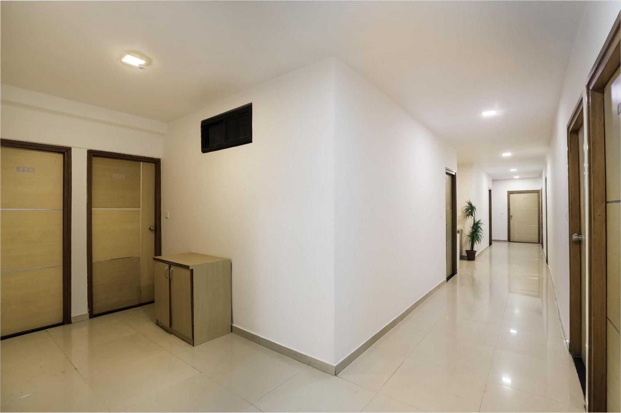Oyo D Veeray Hotel Ahmedabad