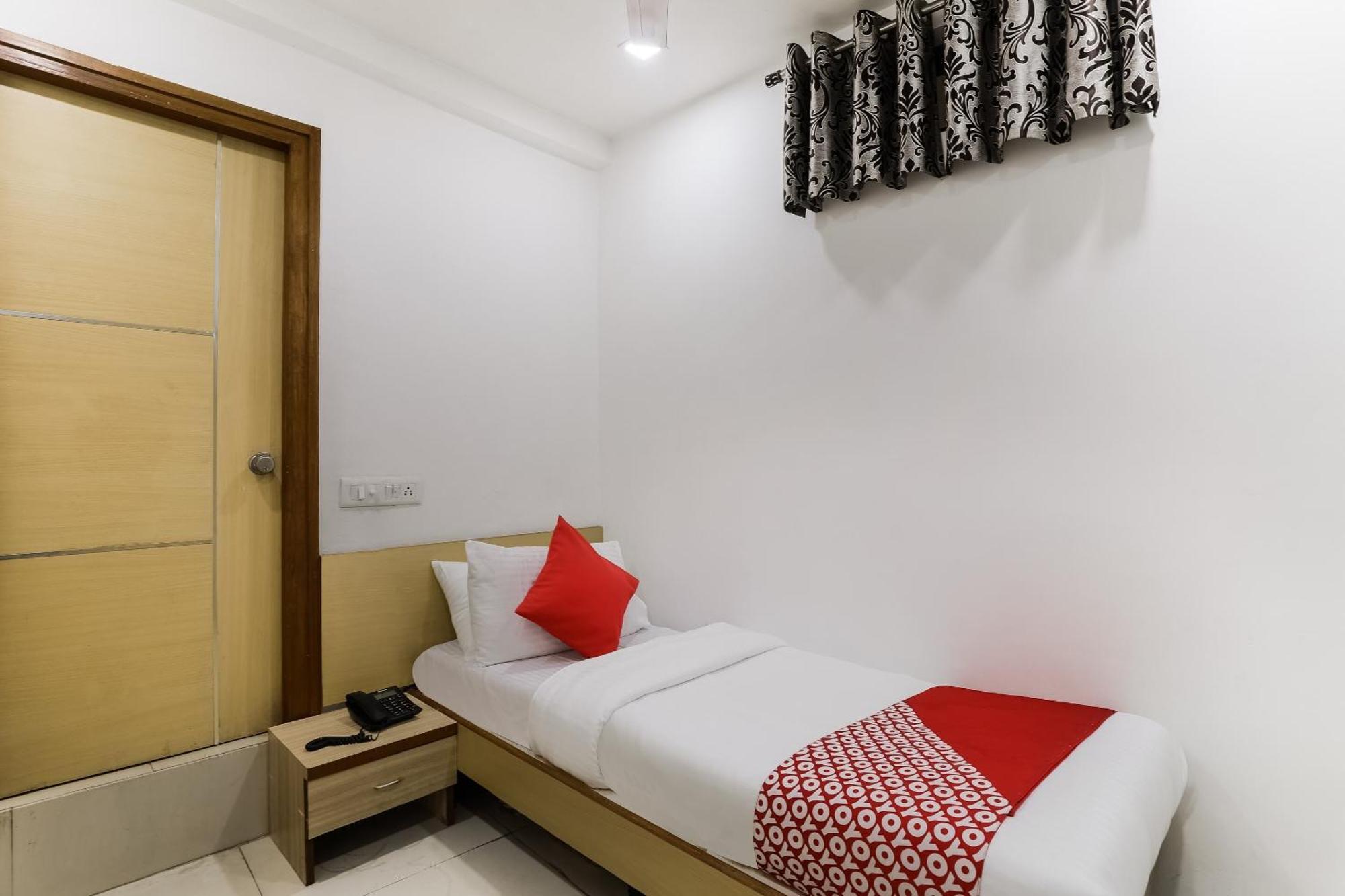 Hotel Oyo D Veeray
