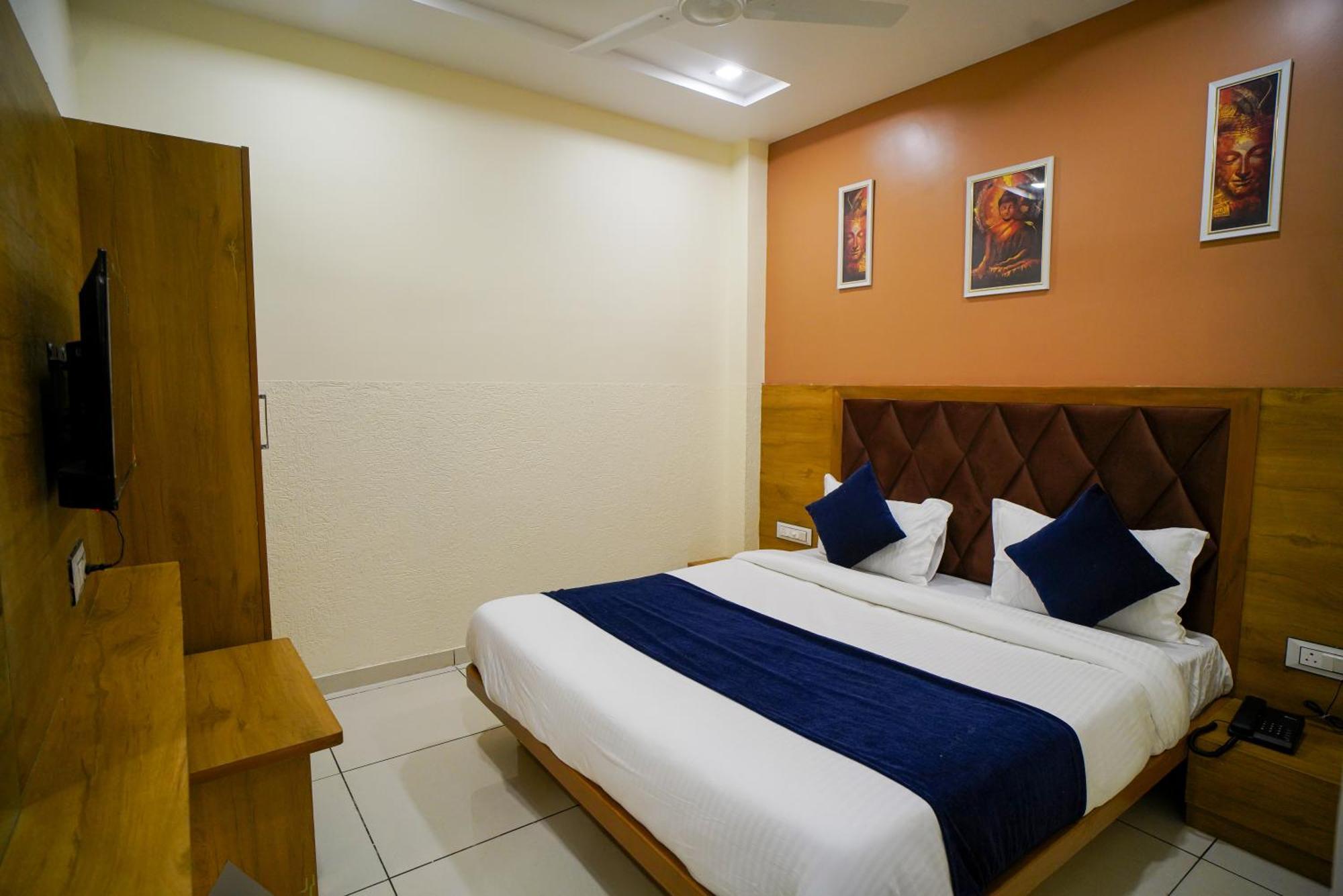 Suncity Hotel Ahmedabad